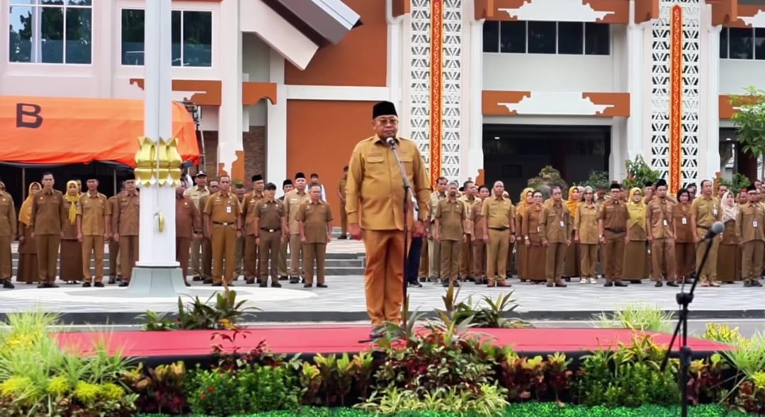 Sekretaris Daerah Provinsi NTB, Drs. H. Lalu Gita Ariadi, M.Si, resmi berpamitan dari jabatannya di acara Apel Pagi di Kantor Gubernur NTB